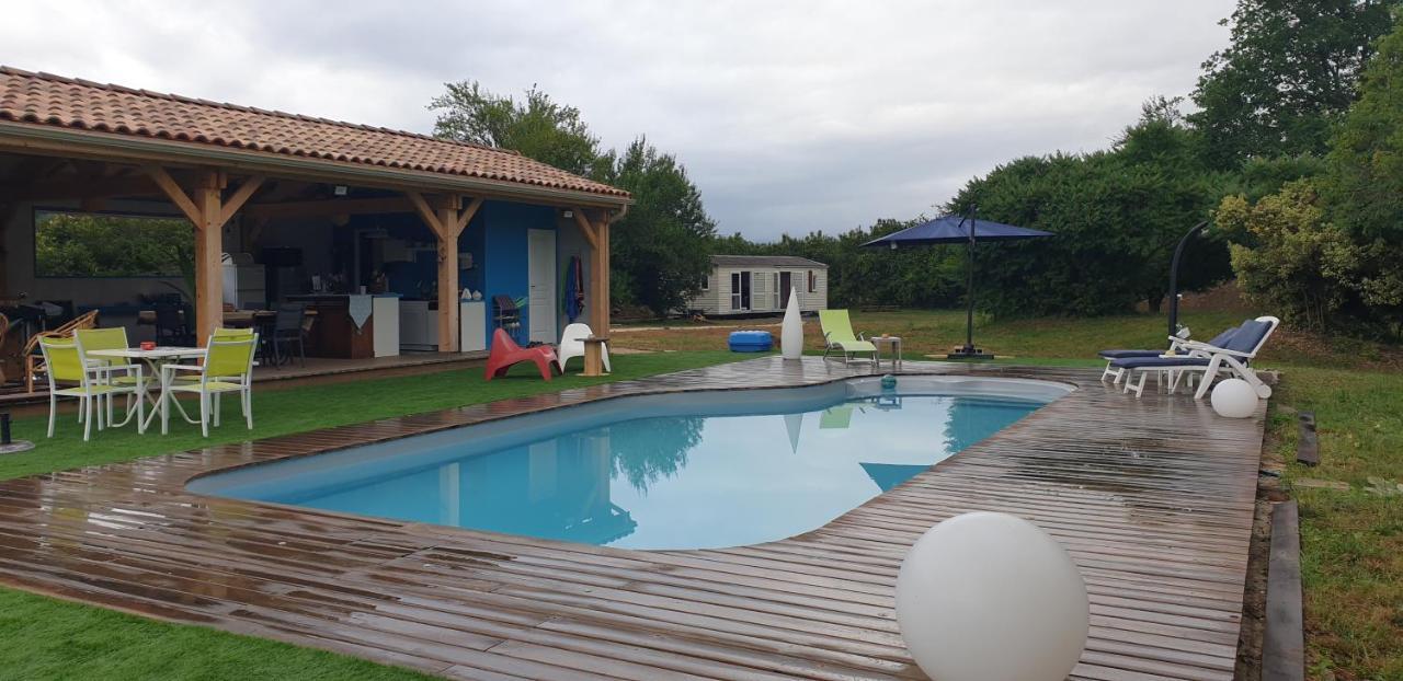 Les chalets Salinéens Salies-du-Salat Esterno foto
