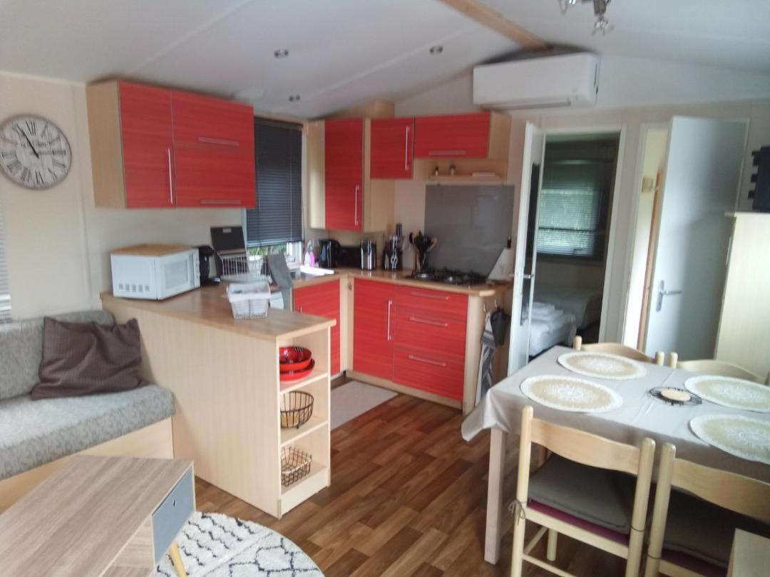Les chalets Salinéens Salies-du-Salat Esterno foto