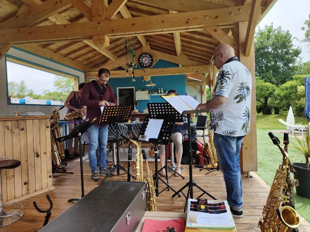 Les chalets Salinéens Salies-du-Salat Esterno foto